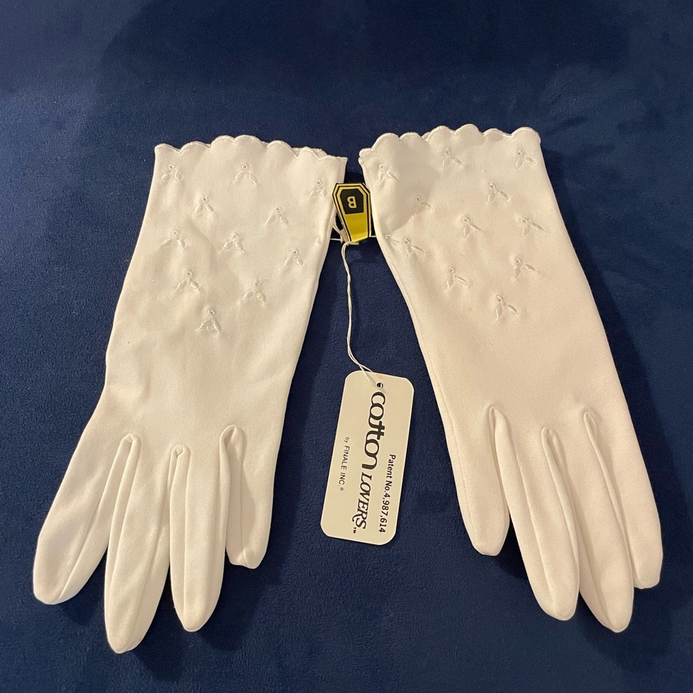 Vintage White Scalloped-Edge Women's Cotton  Gloves by Finale Inc size B NWT